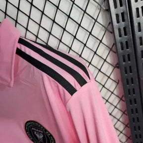 "Camisa Inter Miami Home 22/23 - Torcedor Masculina Rosa + Patch Messi - Netmantos"