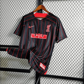 "Camisa Liverpool x Lebron James 23/24 - Torcedor Masculina - Netmantos"