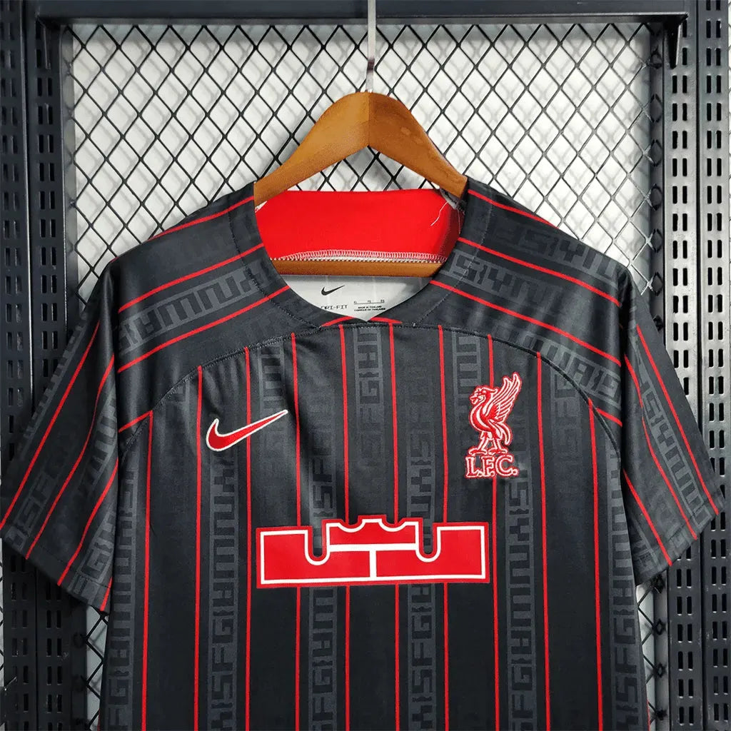 "Camisa Liverpool x Lebron James 23/24 - Torcedor Masculina - Netmantos"