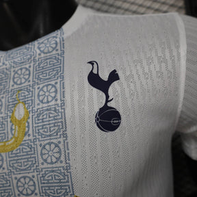 "Camisa Tottenham Cobra Dourada 25/26 - Jogador Masculina Branca - Netmantos"