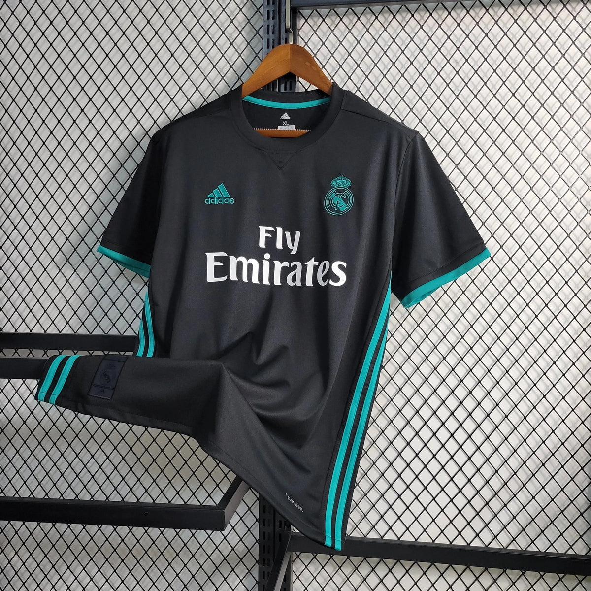 Camisa Real Madrid Retrô Away 17/18 - Torcedor Masculina Preta e Azul - Netmantos